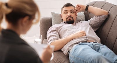 «Δεν είναι και τόσο σοβαρό…» – Γιατί δυσκολευόμαστε να ζητήσουμε βοήθεια από ψυχολόγο;